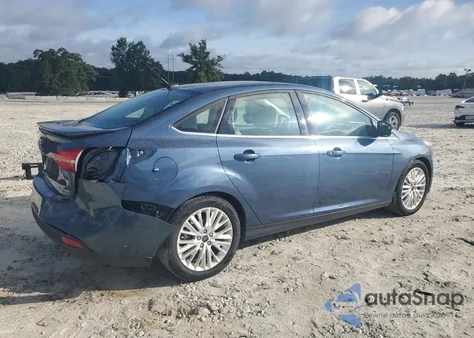 2018 Ford Focus Titanium z USA, uszkodzony, nr VIN 1FADP3J2XJL294656